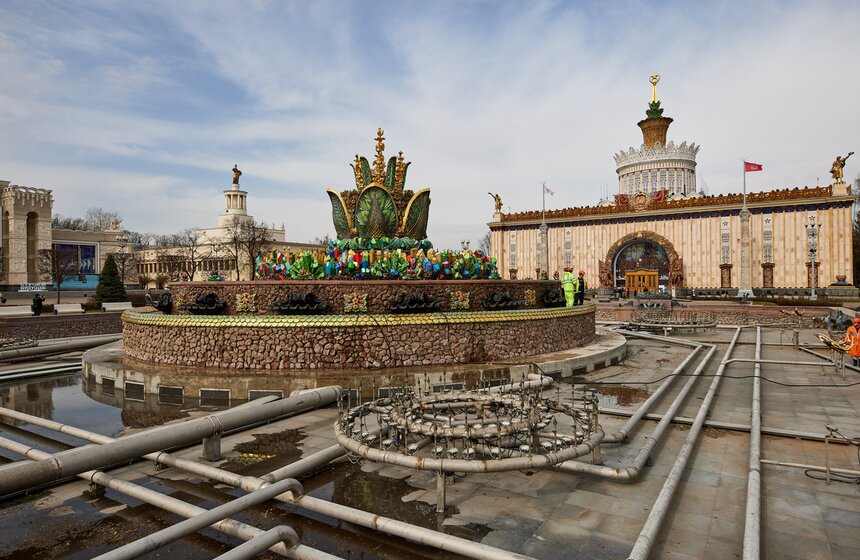 Фонтан "Каменный цветок" привели в порядок после зимы 16 фото