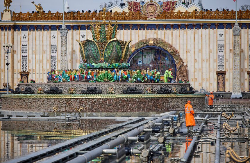 Фонтан "Каменный цветок" привели в порядок после зимы 3 фото