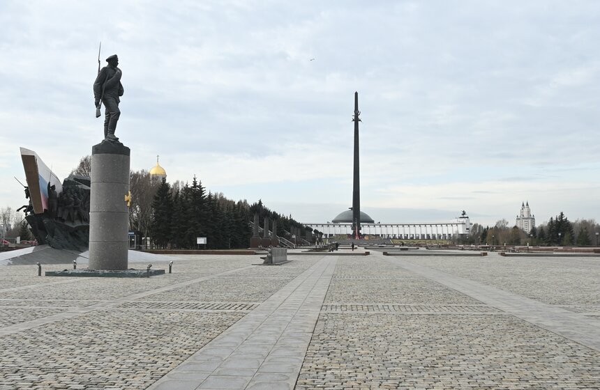 Монумент Победы промыли после зимы 1 фото