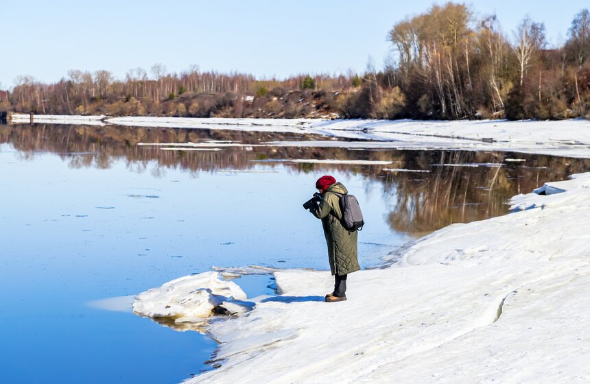 Ранний ледоход прошел в Калязине у колокольни Николаевского Собора 20 фото