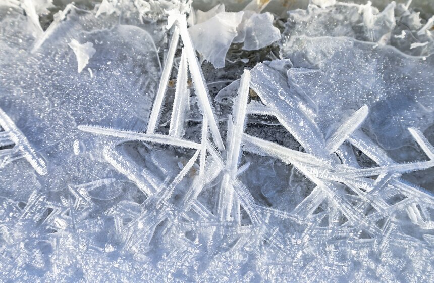 Ранний ледоход прошел в Калязине у колокольни Николаевского Собора 12 фото