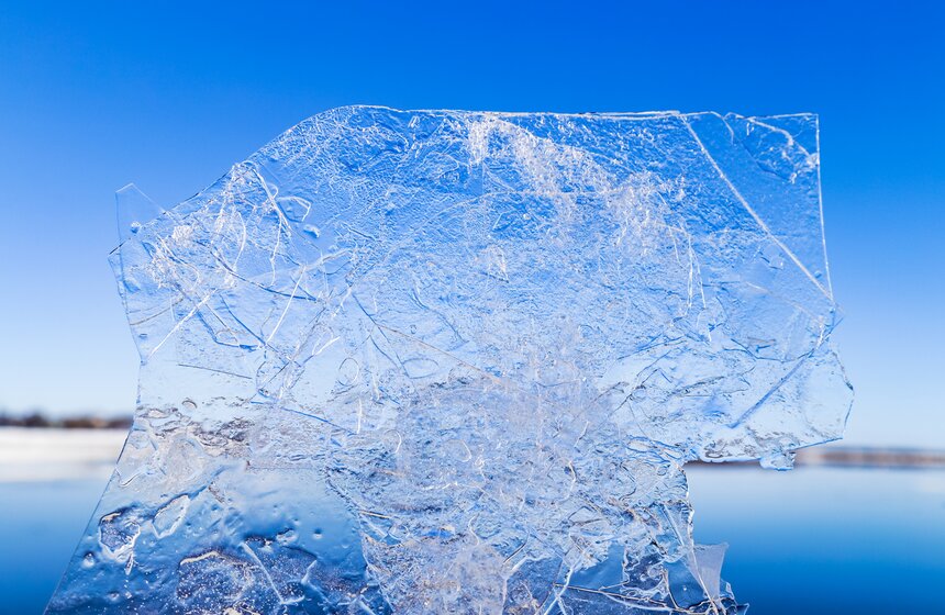 Ранний ледоход прошел в Калязине у колокольни Николаевского Собора 19 фото