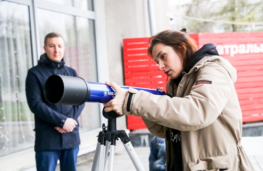 Дневные наблюдения Солнца в КЦ "ЗИЛ" прошли в День космонавтики 4 фото