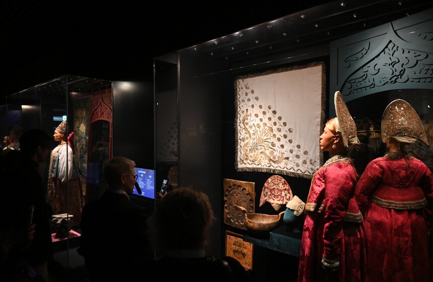 Выставка "Русский сад" открылась в музее парка "Зарядье" 15 фото