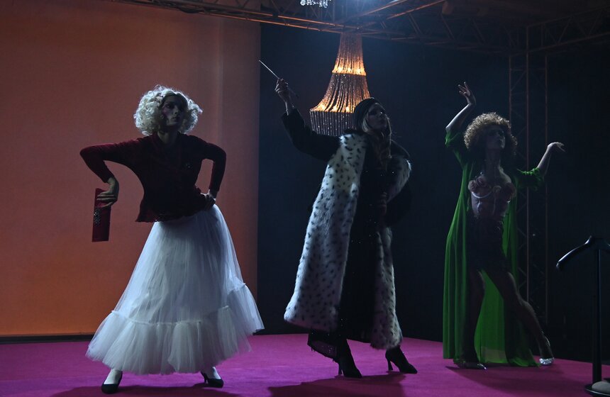 Премьера спектакля "Хвала котам, или Приношение почтеннейшей публике" прошла 18 апреля 8 фото