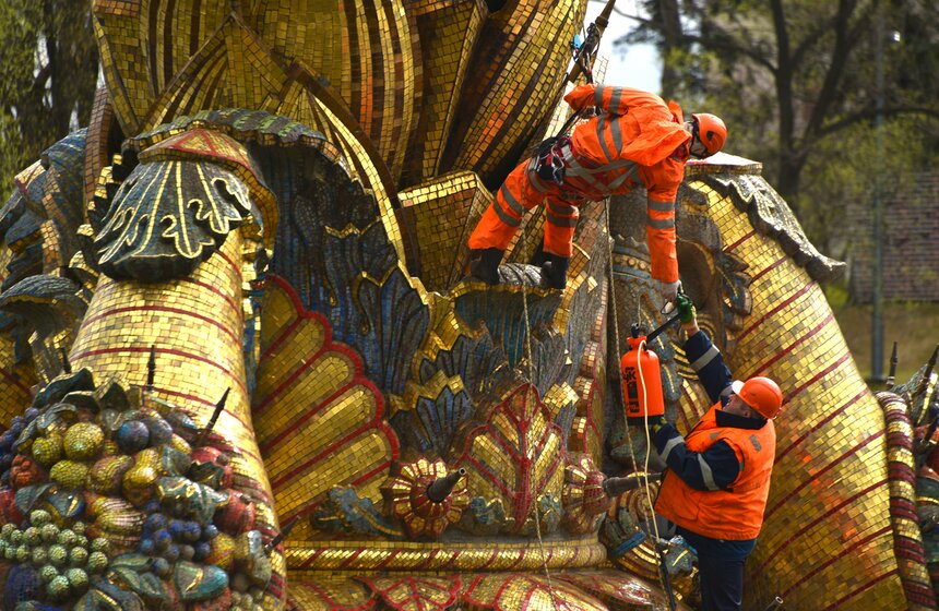 Фонтан "Золотой Колос" промыли на ВДНХ после зимы 9 фото