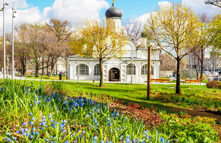 Сезонная "Волна цветения" началась в парке "Зарядье" в Москве 13 фото