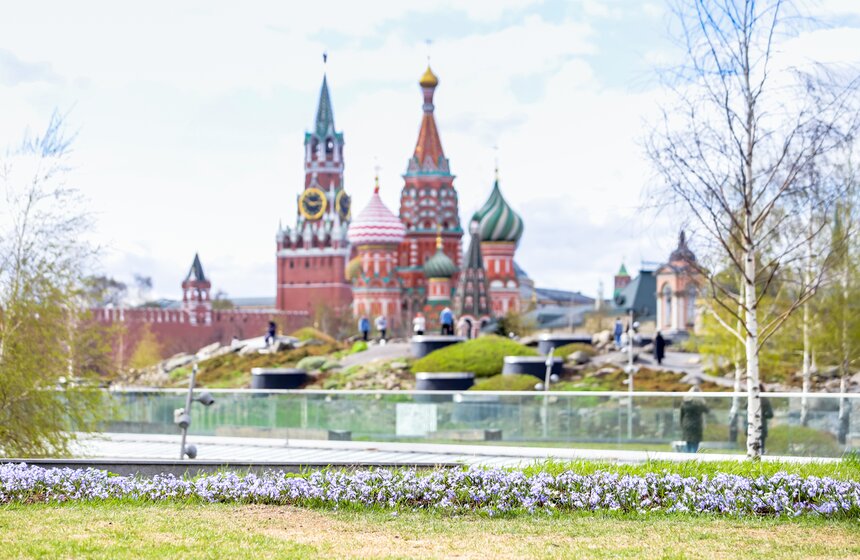 Сезонная "Волна цветения" началась в парке "Зарядье" в Москве 9 фото