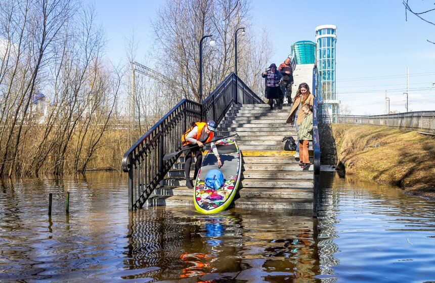 Паводок превратил храм Покрова на Нерли во Владимирской области в остров 15 фото
