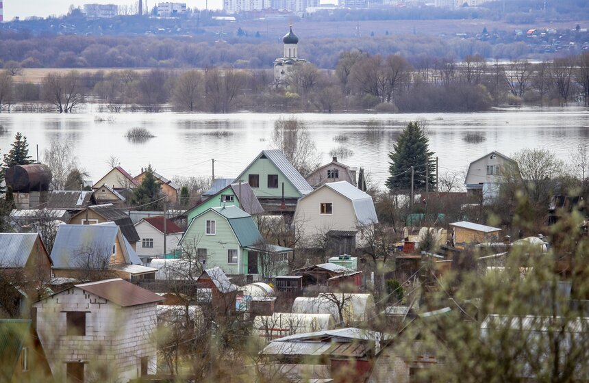 Паводок превратил храм Покрова на Нерли во Владимирской области в остров 20 фото