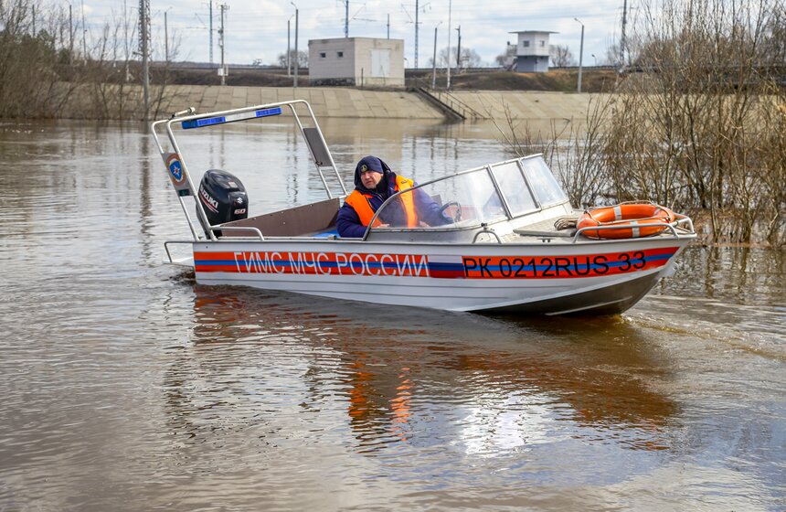 Паводок превратил храм Покрова на Нерли во Владимирской области в остров 27 фото