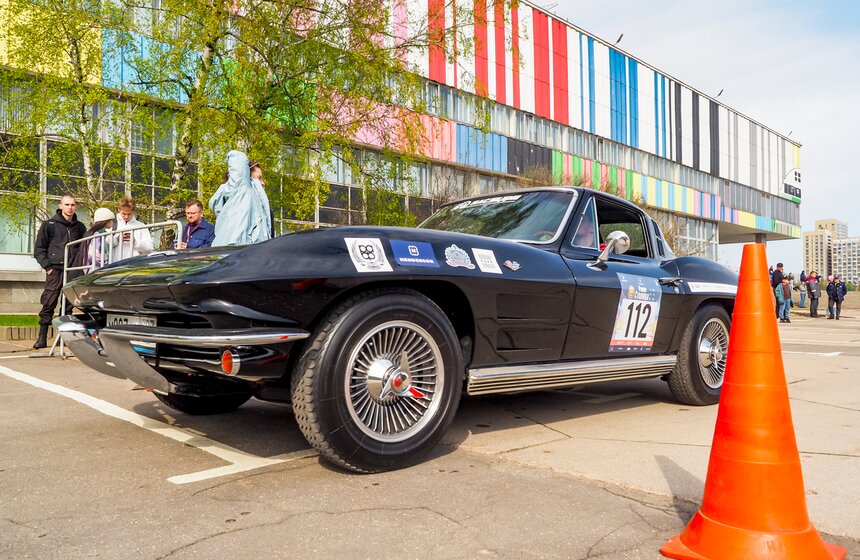 Ретроралли прошло в Москве 25 фото