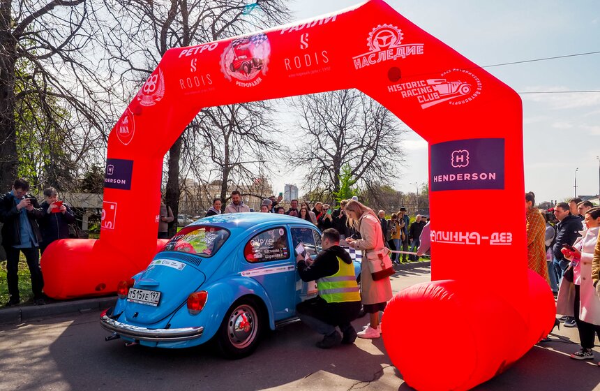 Ретроралли прошло в Москве 11 фото