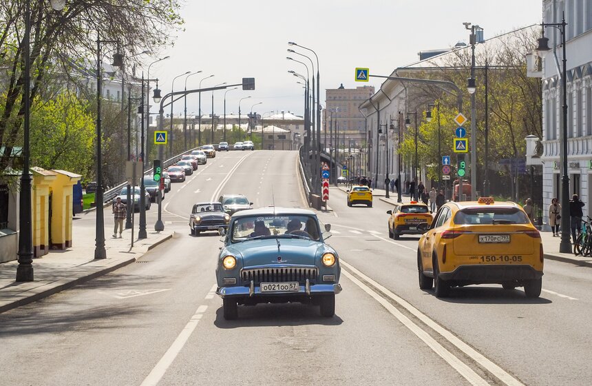 Ретроралли прошло в Москве 16 фото