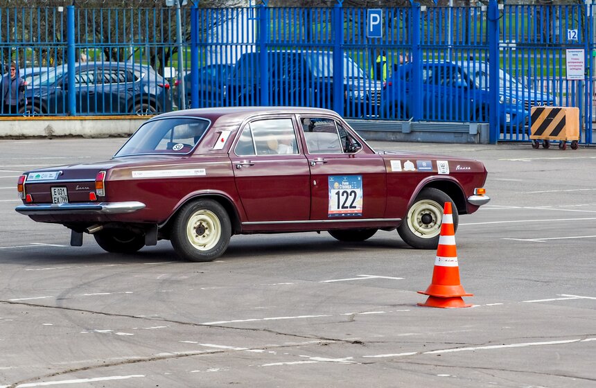 Ретроралли прошло в Москве 28 фото