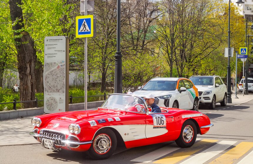 Ретроралли прошло в Москве 18 фото