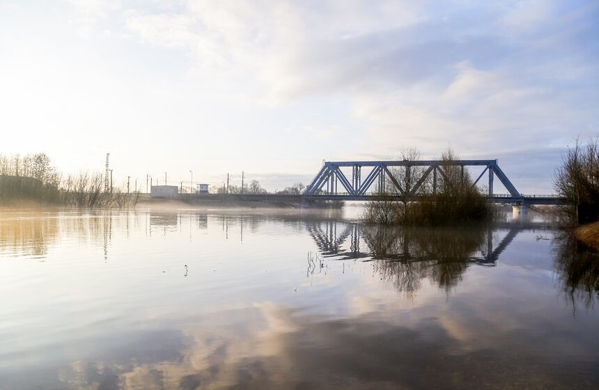 Паводок превратил храм Покрова на Нерли во Владимирской области в остров 4 фото