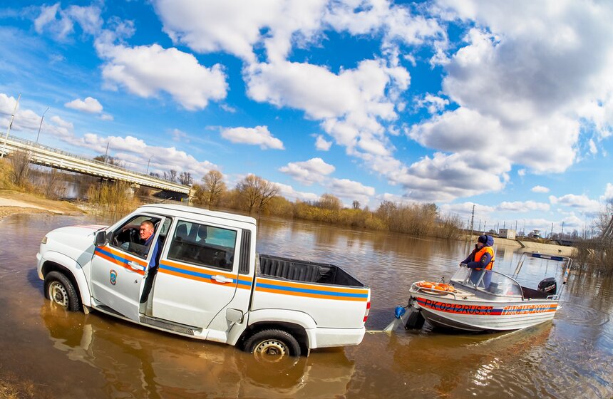 Паводок превратил храм Покрова на Нерли во Владимирской области в остров 28 фото