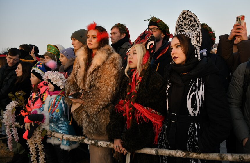 Празднование Масленицы состоялось в Никола-Ленивце Калужской области 34 фото