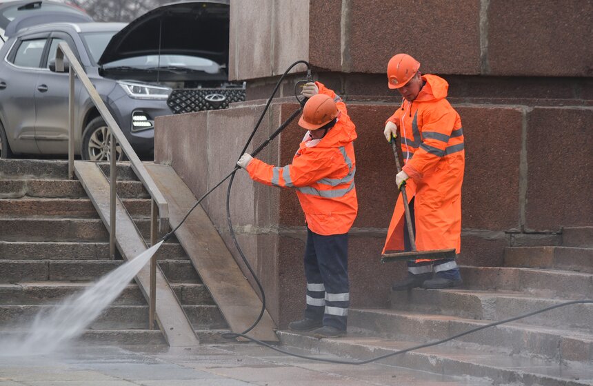 Причал "Новоспасский" на Краснохолмской набережной промыли после зимы 6 фото