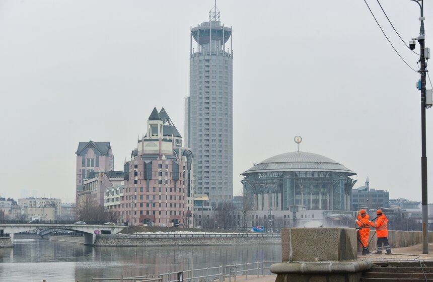 Причал "Новоспасский" на Краснохолмской набережной промыли после зимы 16 фото