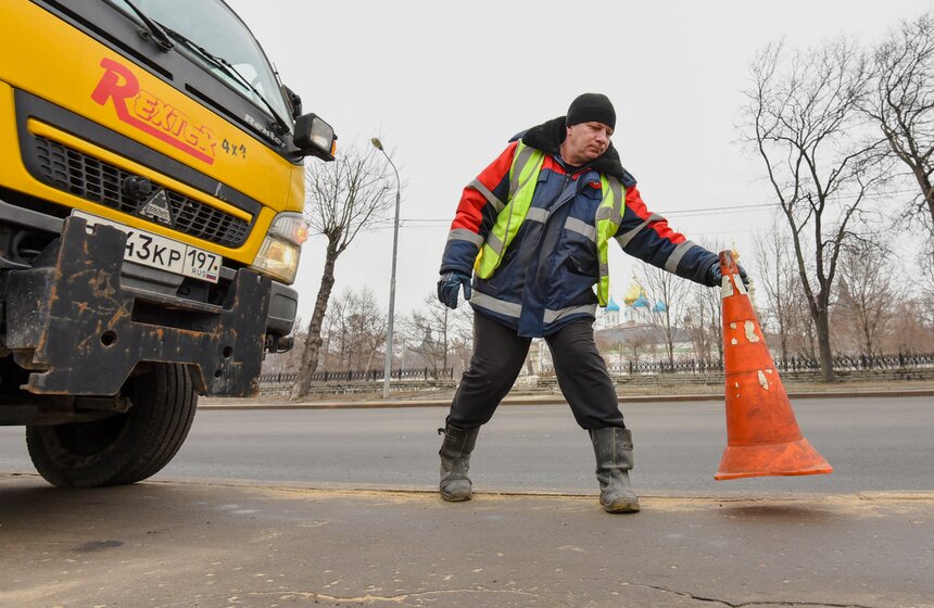Причал "Новоспасский" на Краснохолмской набережной промыли после зимы 1 фото