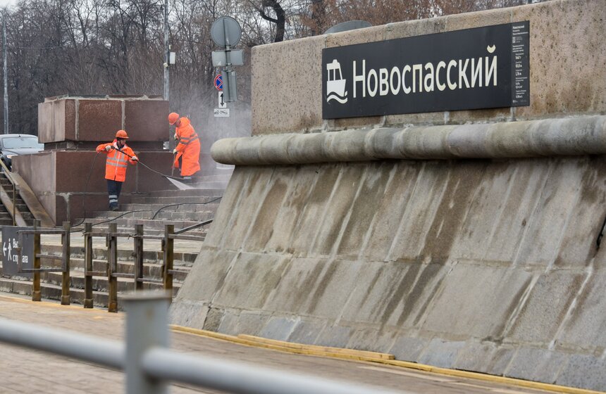 Причал "Новоспасский" на Краснохолмской набережной промыли после зимы 2 фото