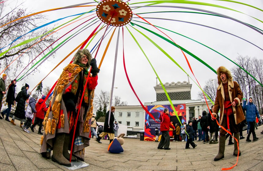 Самый большой блин в России испекли на ВДНХ 12 фото