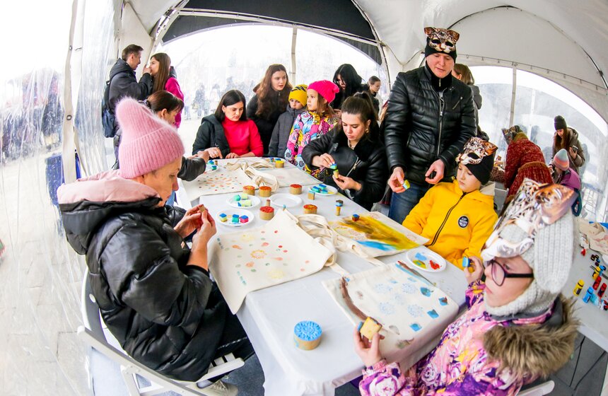 Самый большой блин в России испекли на ВДНХ 9 фото