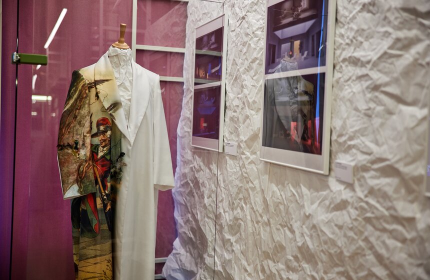 Музей МХАТ подготовил выставку "Фантастическая реальность" 17 фото