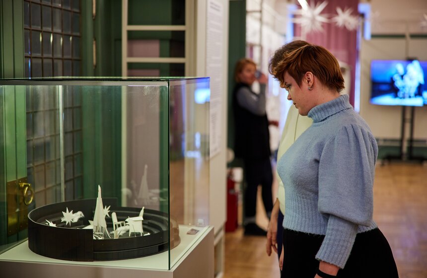 Музей МХАТ подготовил выставку "Фантастическая реальность" 19 фото