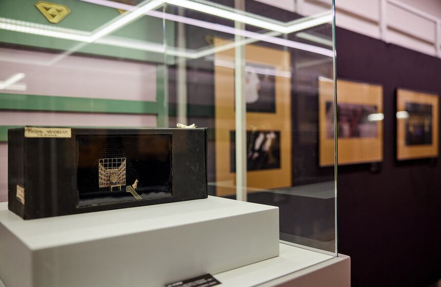 Музей МХАТ подготовил выставку "Фантастическая реальность" 8 фото