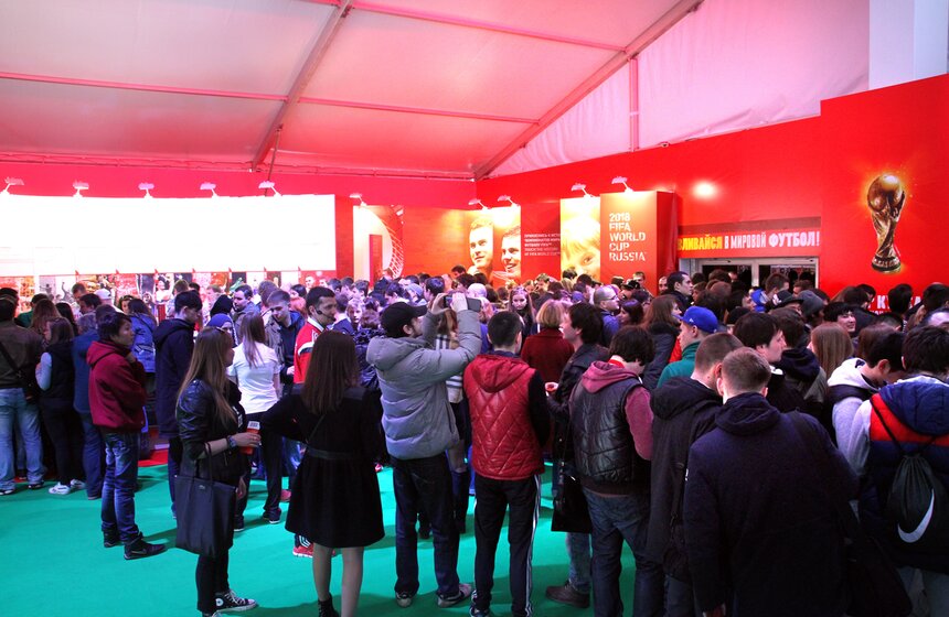 Кубок Чемпионата мира по футболу FIFA привезли в Москву 7 фото