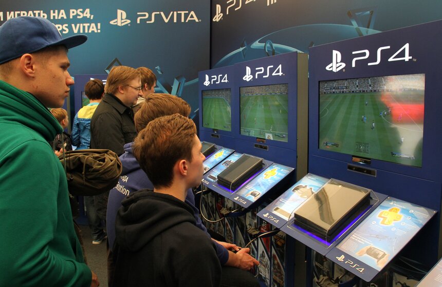 Кубок Чемпионата мира по футболу FIFA привезли в Москву 3 фото