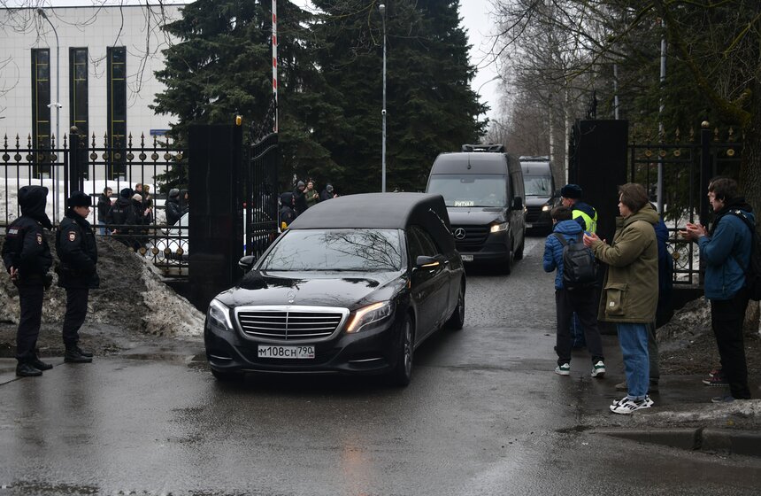 Церемония прощания с Василием Уткиным завершилась в ритуальном зале ЦКБ при президенте РФ 33 фото