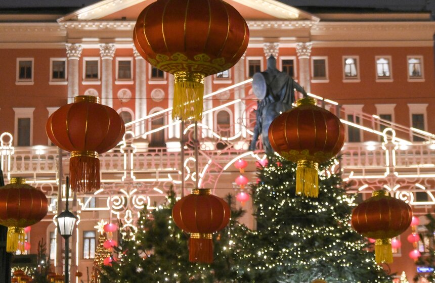 Москву украсили в честь китайского Нового года 14 фото