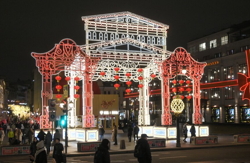 Москву украсили в честь китайского Нового года 12 фото