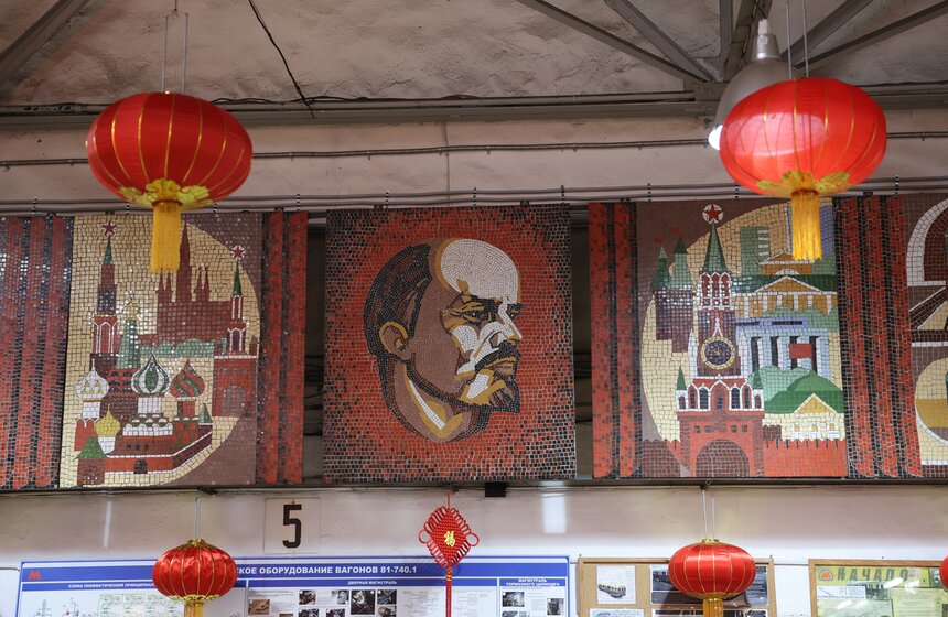 Тематический поезд в честь китайского Нового года запустили в московском метро 6 фото