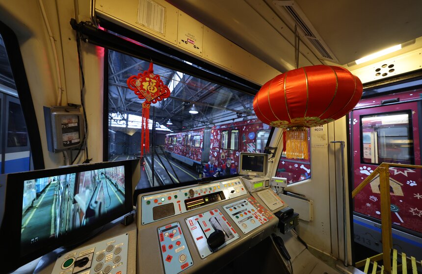 Тематический поезд в честь китайского Нового года запустили в московском метро 13 фото