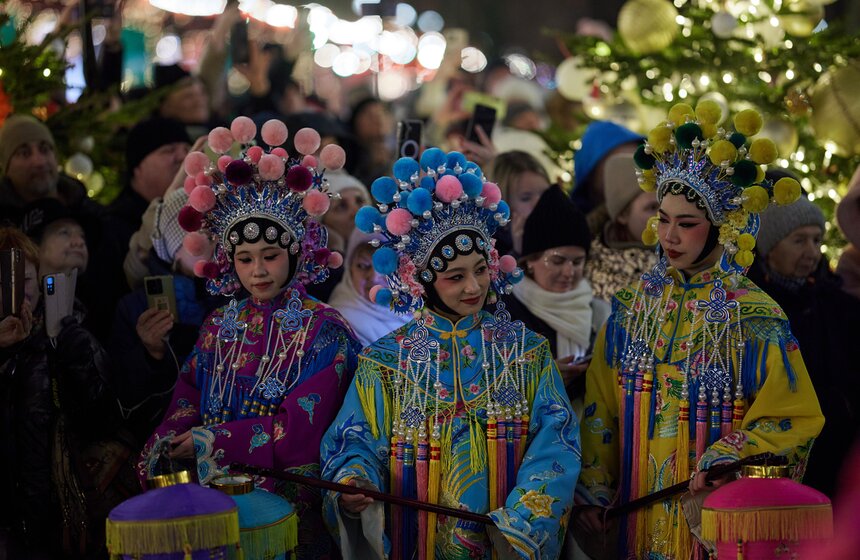 Театрализованное представление "Танец Дракона" прошло на Тверском бульваре 22 фото