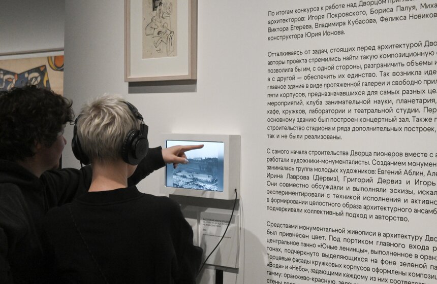 В столице открылась выставка "Искусство в масштабе. Монументальная живопись Москвы" 20 фото