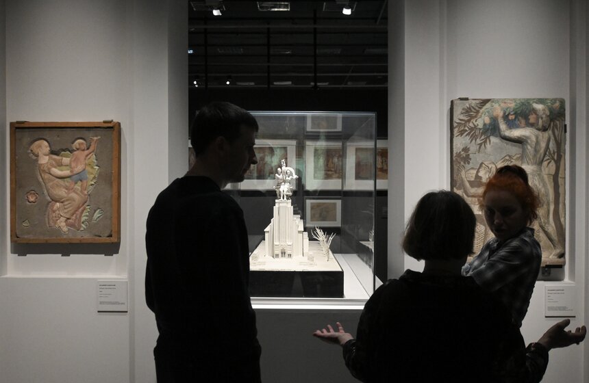 В столице открылась выставка "Искусство в масштабе. Монументальная живопись Москвы" 22 фото