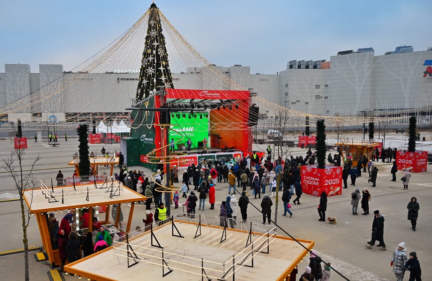 Костюмированный фестиваль "Стиляги: зимняя дискотека" прошел в Москве 1 фото