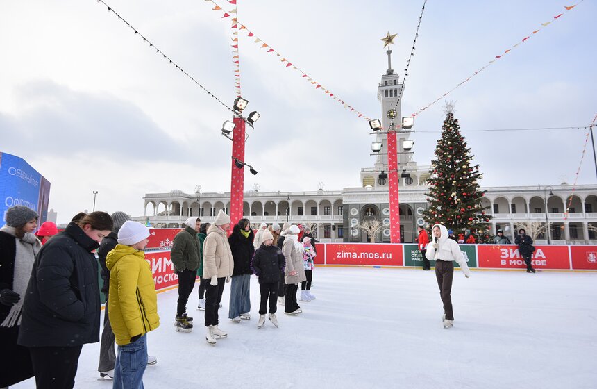 Чемпионка мира по фигурному катанию Евгения Медведева провела мастер-класс в Москве 10 фото