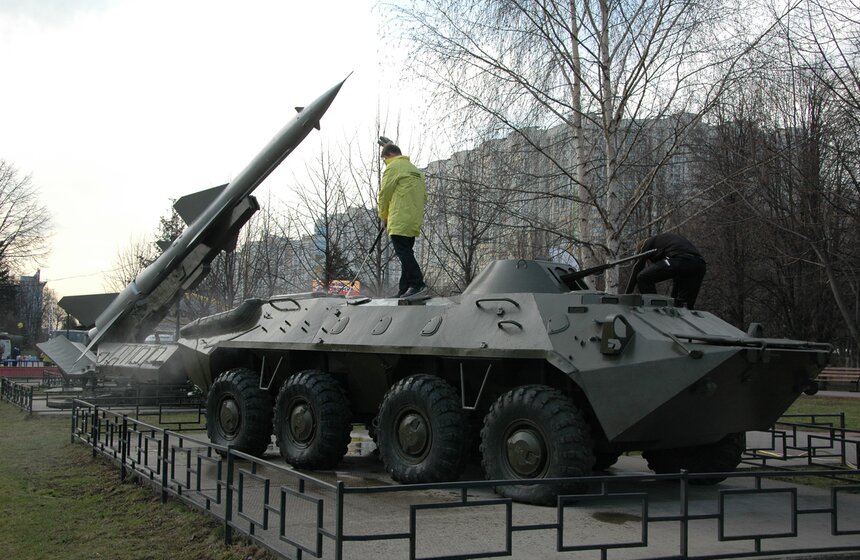 В Химках прошел субботник, приуроченный ко Дню Победы 9 фото