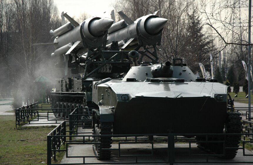 В Химках прошел субботник, приуроченный ко Дню Победы 8 фото