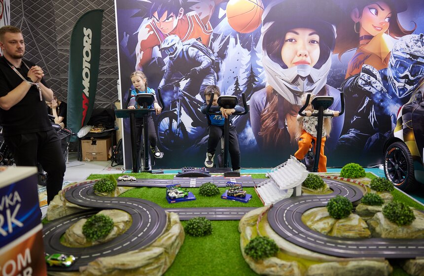 Выставка "Мотовесна" открылась в парке "Патриот" в Москве 19 фото