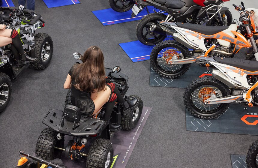 Выставка "Мотовесна" открылась в парке "Патриот" в Москве 21 фото