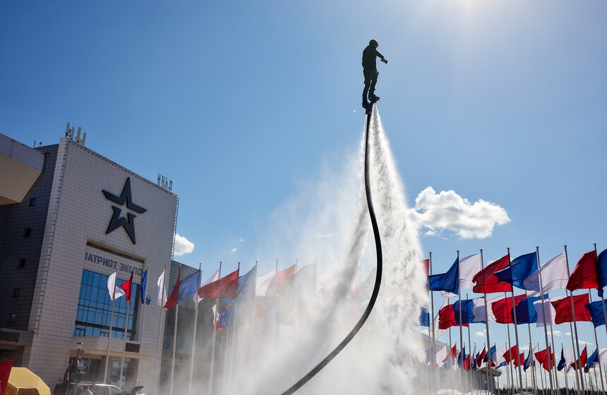 Выставка "Мотовесна" открылась в парке "Патриот" в Москве 27 фото