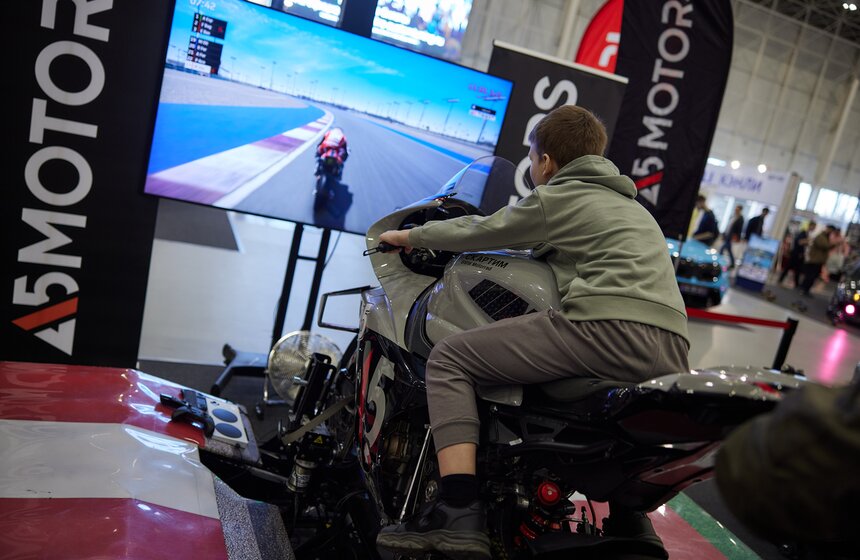 Выставка "Мотовесна" открылась в парке "Патриот" в Москве 15 фото